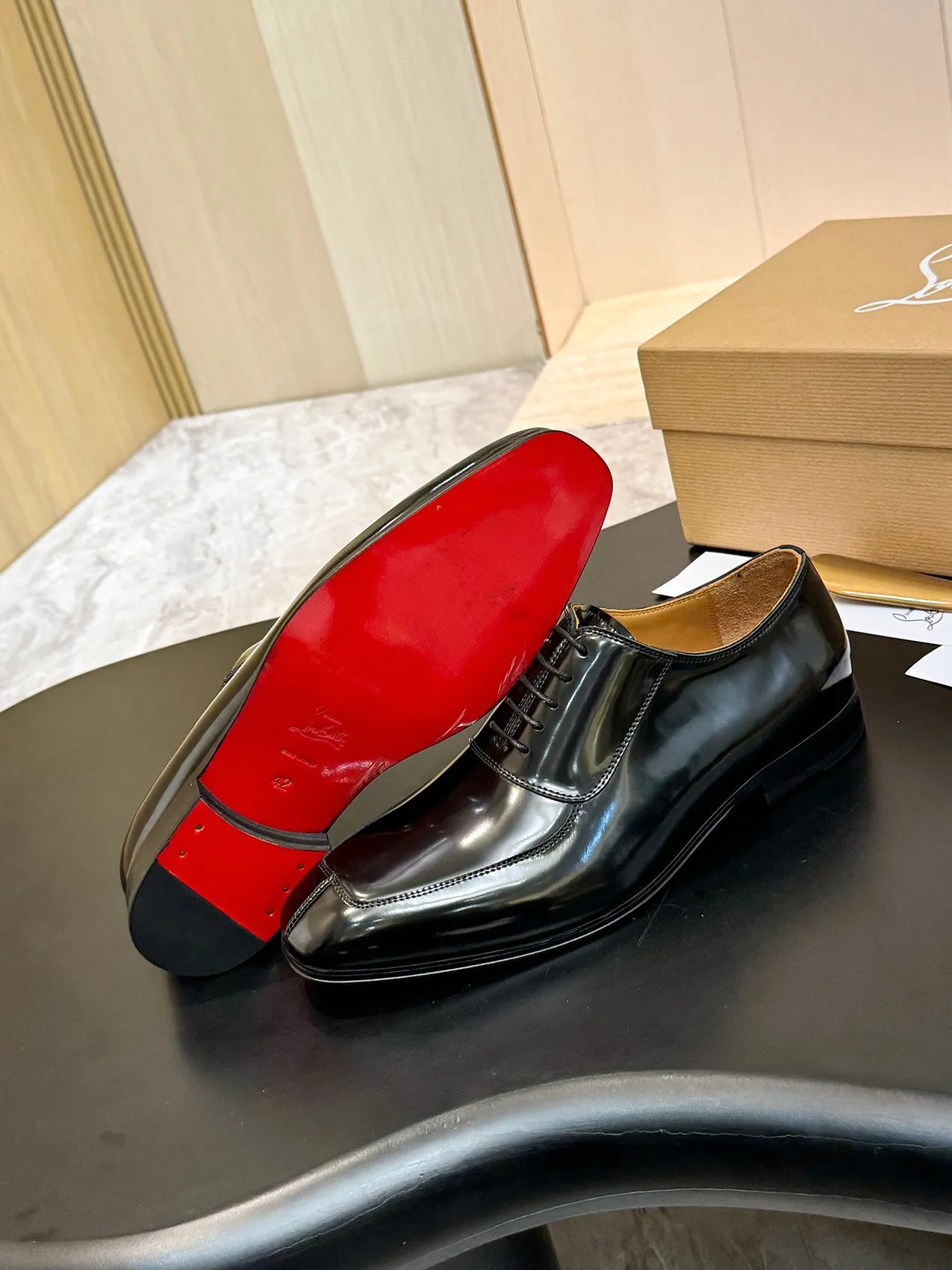 [CL red sole shoes] Top P: 1020💰 Size 39-44 (⚠️38.45.46.47 custom-made, non-returnable and non-exchangeable) 🆑High-end men's business formal leather shoes, original authentic top quality goods ••✅💯 Top original order purchasing agent! Original imported patterned cowhide ➕Imported cowhide lining ➕Cowhide feet ➕Original leather outsole~🉑️Feel free to compare the authentic ones!
